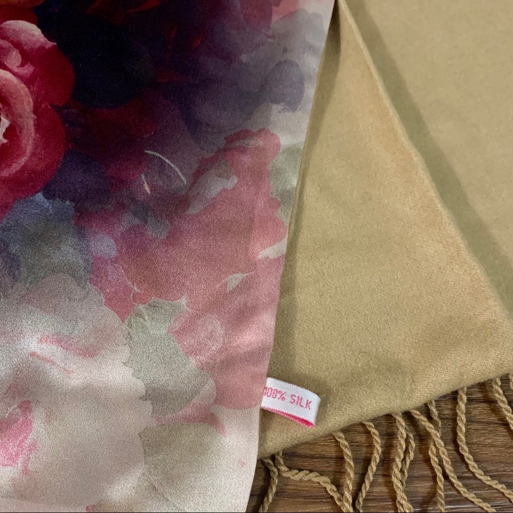 SILK TABLE RUNNER - Picture 2 of 3
